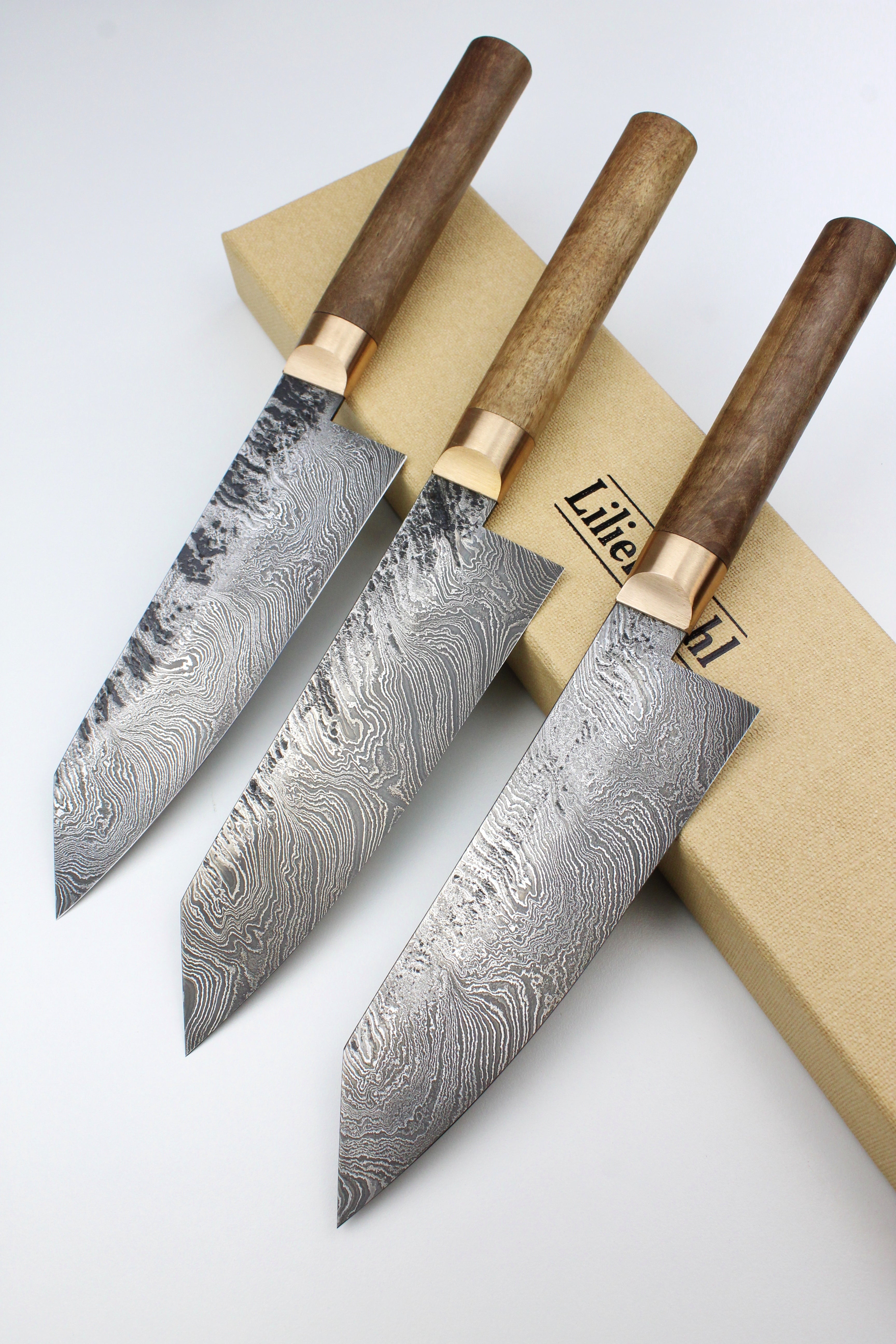 Das Lilienstahl V2 Walnuss